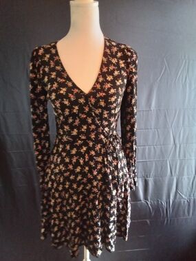 Wild Fabel Floral Wrap V-Neck Long-Sleeve Dress in Black